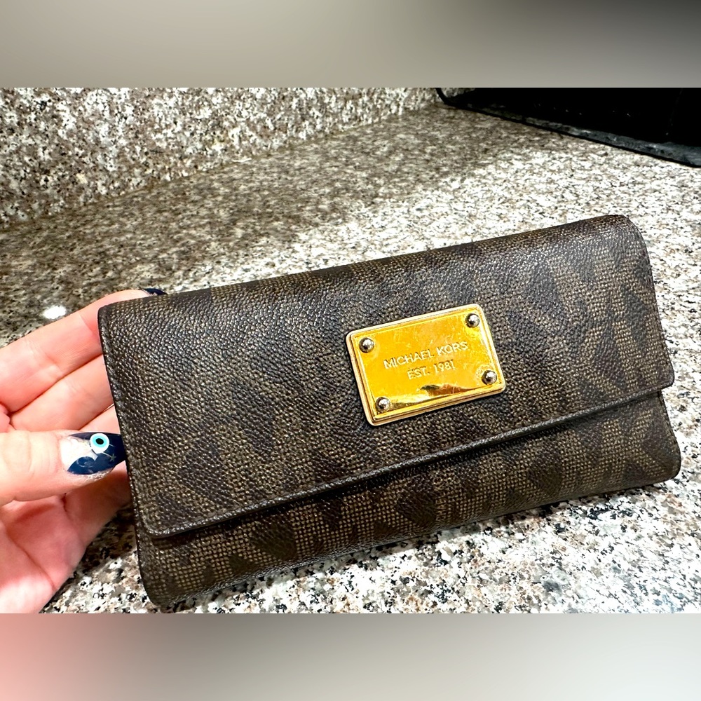Michael Kors Wallet & Checkbook